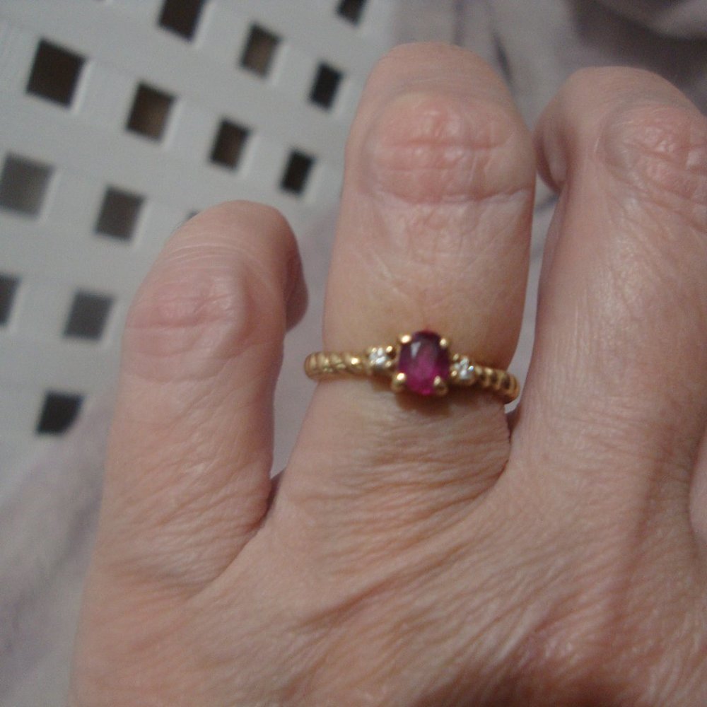 14k oval ruby diamond ring size 6.25